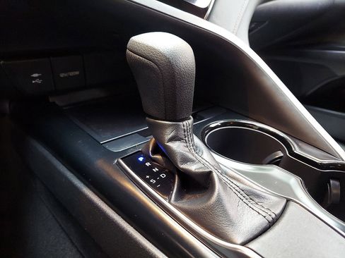 Used 2019 Toyota Camry LE image 20