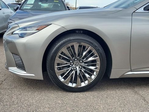 Used 2023 Lexus LS 500 w/ Accessory Package (Z2) image 9