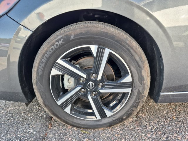 Used 2025 Nissan Sentra SV FWD image 14