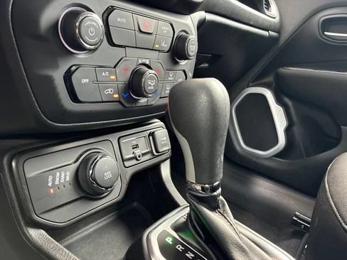 Used 2021 Jeep Renegade Sport AWD/4WD image 31