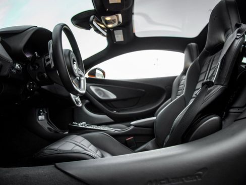 Used 2025 McLaren GTS image 24