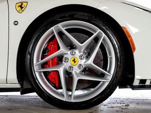 Used 2021 Ferrari F8 Tributo image 20