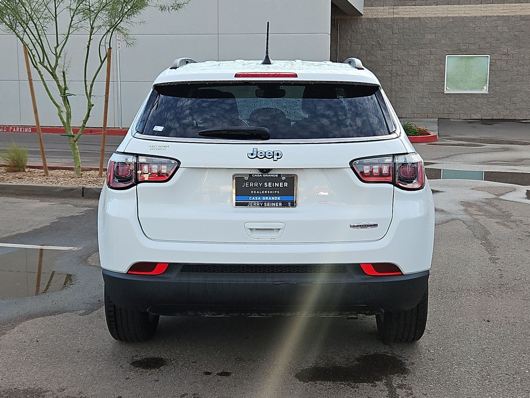 Used 2022 Jeep Compass Latitude FWD image 4