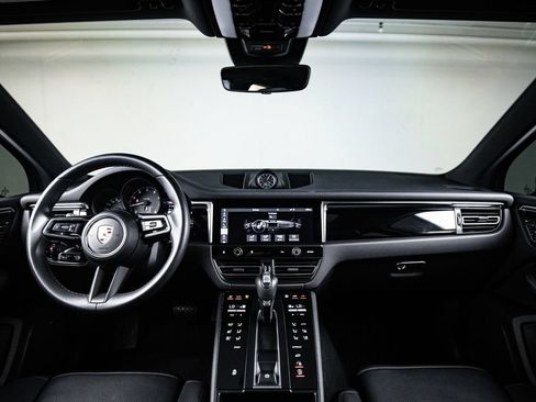 Certified 2023 Porsche Macan AWD/4WD image 25