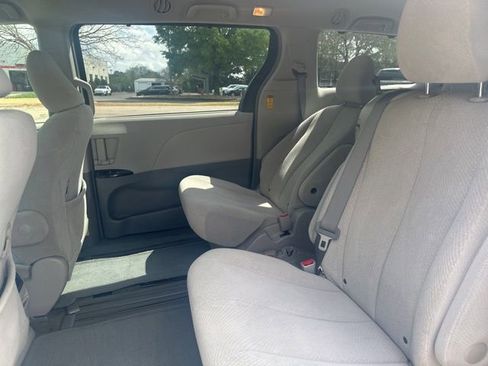 Used 2014 Toyota Sienna LE FWD image 17