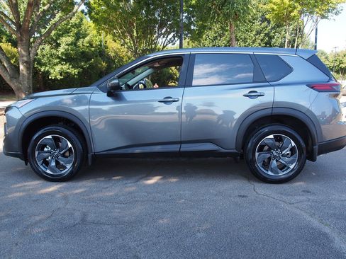Used 2026 Nissan Rogue SV image 4