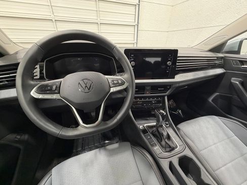 Used 2026 Volkswagen Jetta SE FWD image 38