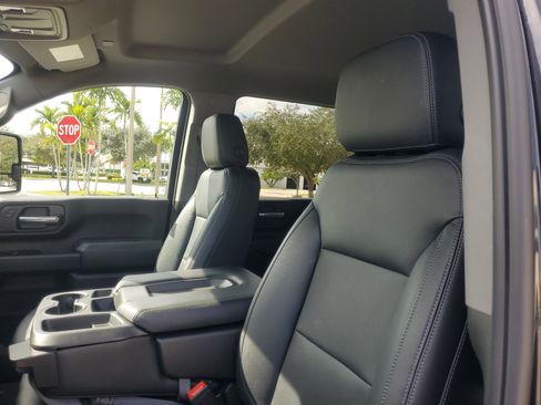 Used 2024 Chevrolet Silverado 2500 Custom w/ Custom Value Package image 16