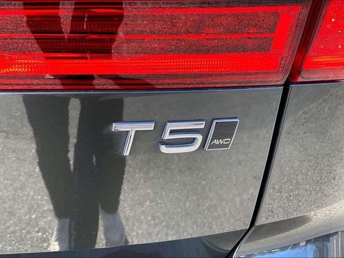 Used 2018 Volvo XC60 T5 Momentum w/ Convenience Package image 22