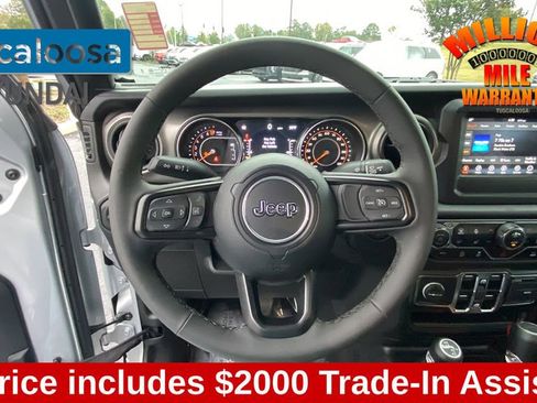 Used 2023 Jeep Gladiator Sport image 16