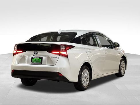 Certified 2022 Toyota Prius LE FWD image 5