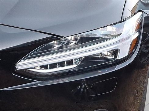 New 2025 Volvo S90 B6 Plus image 4