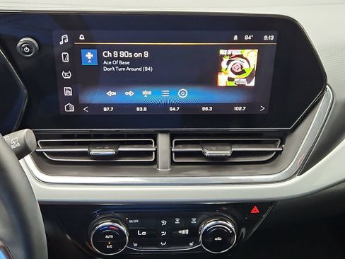 Used 2025 Chevrolet Trax LT w/ LT Convenience Package FWD image 19