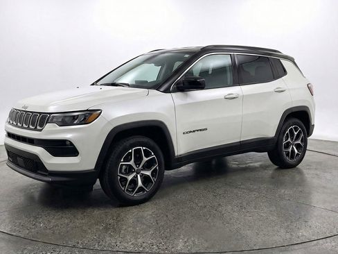 Used 2025 Jeep Compass Limited image 3