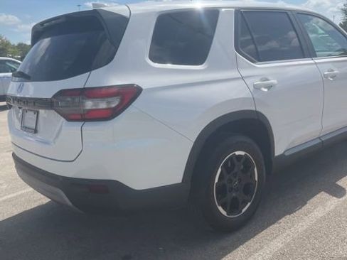 Used 2025 Honda Pilot EX-L image 5