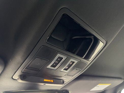 Used 2025 Land Rover Defender 110 S image 72