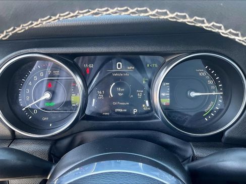 Used 2023 Jeep Wrangler Unlimited Sahara AWD/4WD image 13
