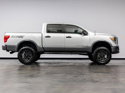 Used 2019 Nissan Titan PRO-4X image 22