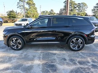 Used 2025 Lincoln Nautilus Premier video 2