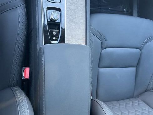Used 2025 Volvo XC90 B6 Plus image 25
