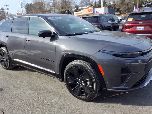 Used 2024 Jeep Wagoneer Launch Edition image 2