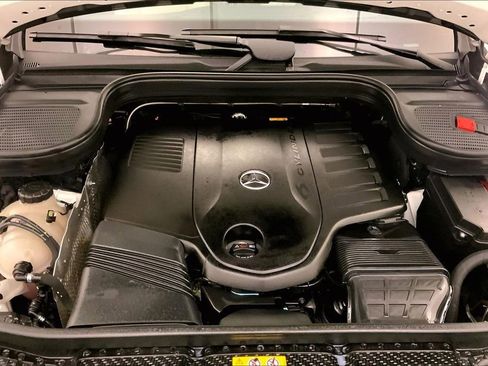 Used 2024 Mercedes-Benz GLS 450 4MATIC image 9