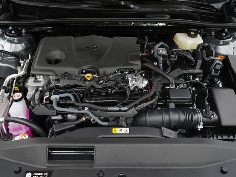 Used 2025 Toyota Camry SE image 28