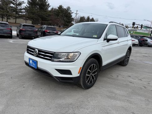 Used 2021 Volkswagen Tiguan SE w/ Panoramic Sunroof Package image 2
