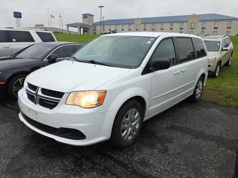 Used 2014 Dodge Grand Caravan SE w/ Quick Order Package 29E SE FWD image 3