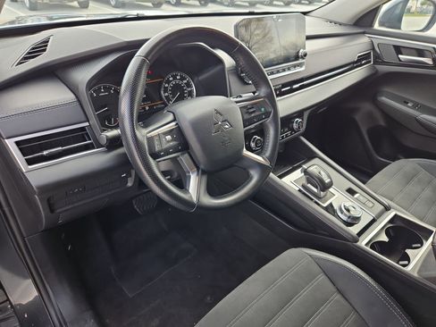 Used 2024 Mitsubishi Outlander SE image 12
