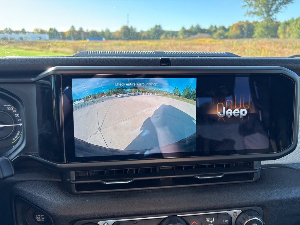 Used 2024 Jeep Wrangler Unlimited AWD/4WD image 22
