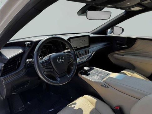Used 2023 Lexus LS 500 w/ Accessory Package (Z2) RWD image 23
