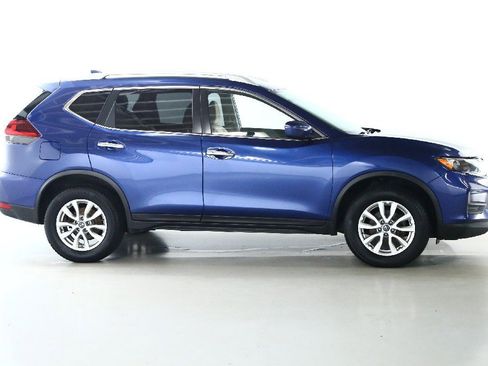 Used 2020 Nissan Rogue SV image 11
