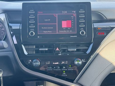 Used 2024 Toyota Camry SE image 14