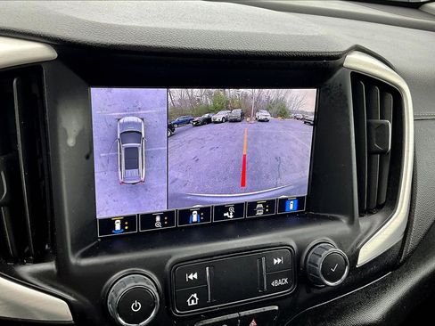 Used 2023 GMC Terrain SLT w/ Tech Package image 9