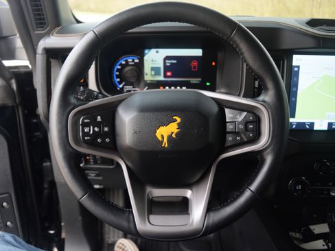 Used 2024 Ford Bronco Badlands image 4