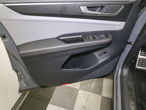 Certified 2025 Volkswagen Atlas Peak Edition SE AWD/4WD image 41