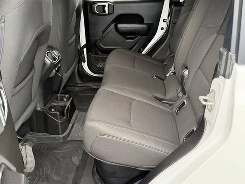 Used 2023 Jeep Gladiator Sport AWD/4WD image 21