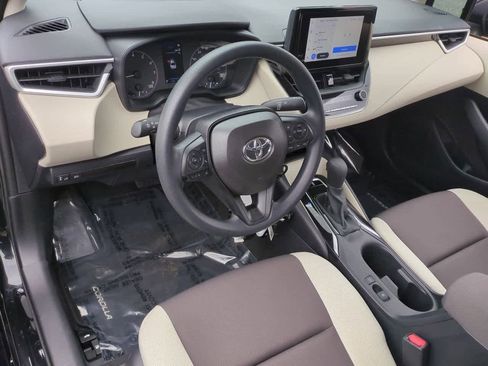 Used 2025 Toyota Corolla LE image 10