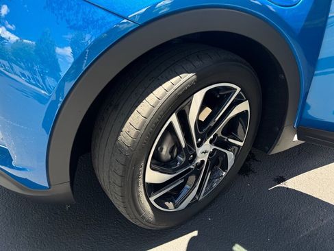Used 2022 Chevrolet Bolt LT w/ Infotainment Package FWD image 22