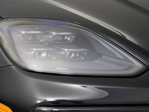 Certified 2025 Porsche Cayenne Coupe image 28