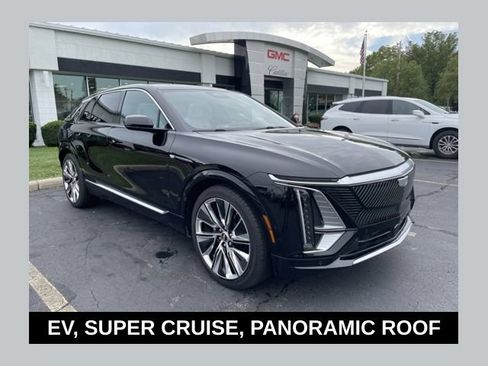 Used 2026 Cadillac Lyriq Signature Luxury RWD image 1