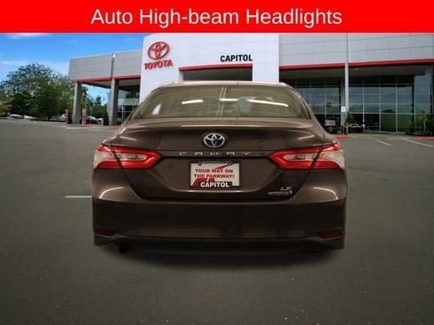 Used 2018 Toyota Camry LE image 4