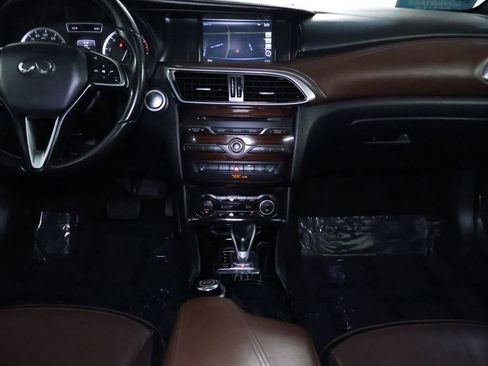 Used 2018 INFINITI QX30 Premium w/ Navigation Package image 17