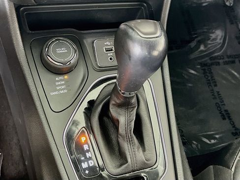 Used 2023 Jeep Cherokee Altitude Lux AWD/4WD image 17