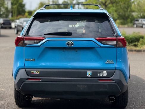 Used 2021 Toyota RAV4 XLE w/ XLE Grade Weather Package AWD/4WD image 4