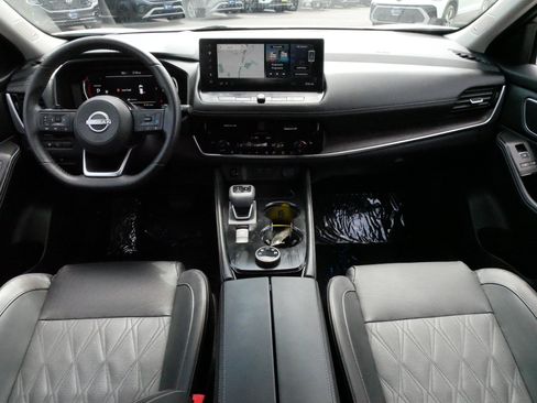 Used 2024 Nissan Rogue Platinum w/ Platinum Premium Package AWD/4WD image 10