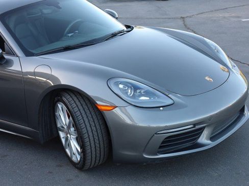 Used 2018 Porsche 718 Cayman RWD image 10