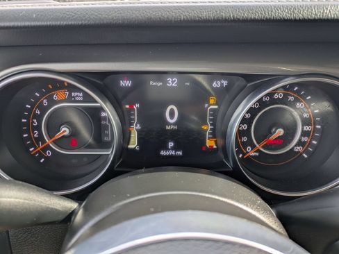Used 2023 Jeep Wrangler Unlimited Sahara w/ Cold Weather Group AWD/4WD image 22