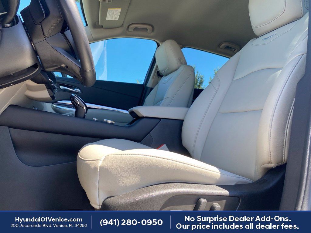 Used 2023 Cadillac XT4 Luxury FWD image 2